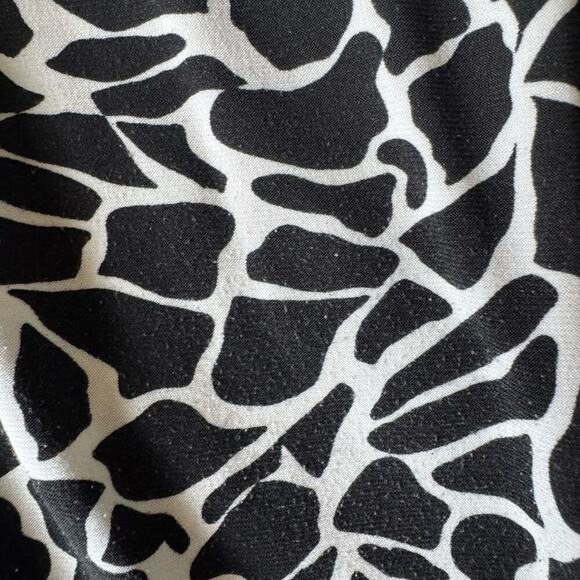 Susan Lawrence Black & White Abstract Print Blouse - Picture 2 of 6